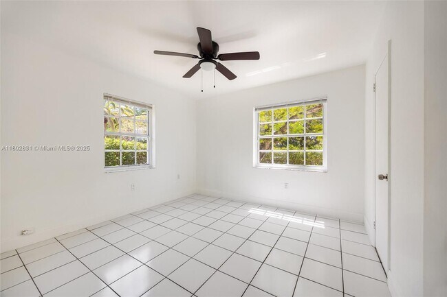 Building Photo - 953 SW 11th St