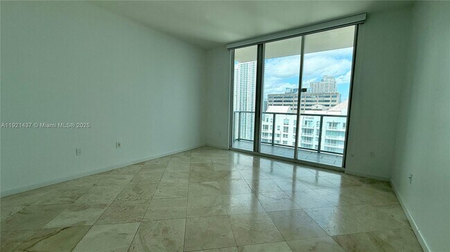 Building Photo - 1155 Brickell Bay Dr