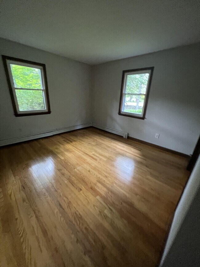 Building Photo - 1040 Daniels Farm Rd