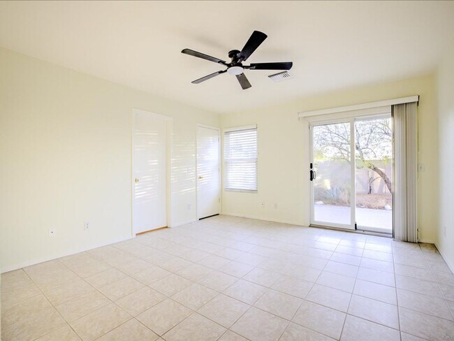 Building Photo - 3 Bedroom 2 Bathroom