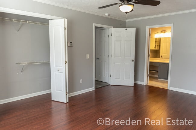 Building Photo - 220 Sequoyah Cir