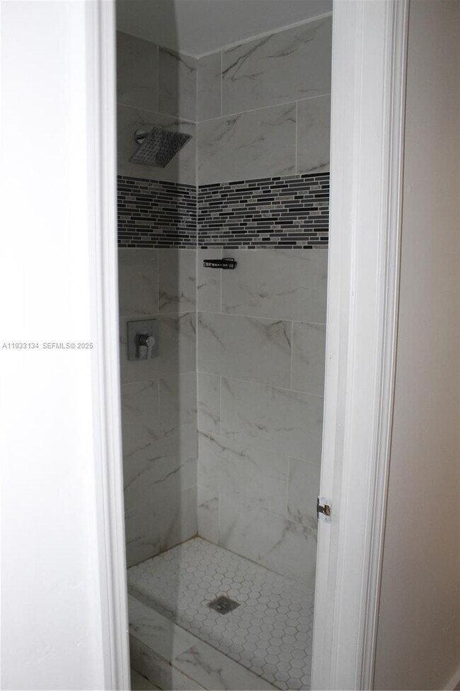 Building Photo - 6651 Custer St