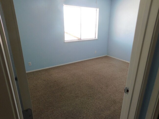 Building Photo - 1008 W Atkins Ave