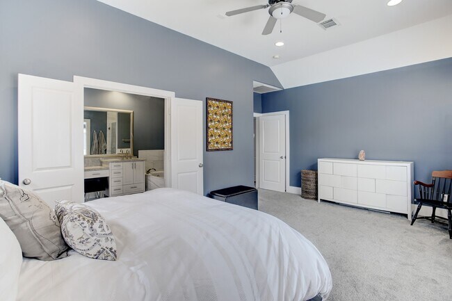 Building Photo - 408 Parker St