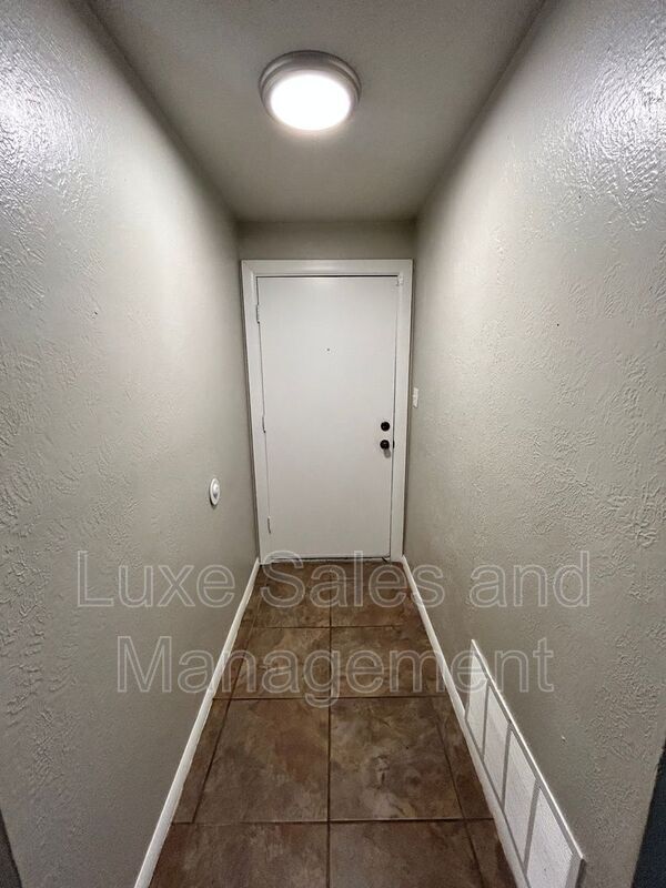 Building Photo - 700 Crosby Blvd