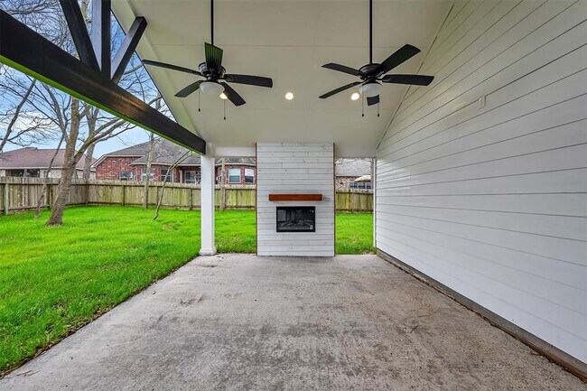 Building Photo - 12744 Point Aquarius Blvd