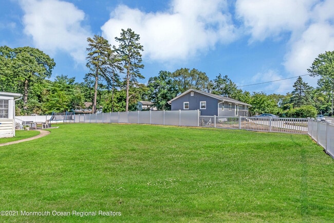 Building Photo - 410 Wells Ave