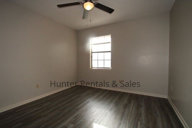 Building Photo - Super Cute!