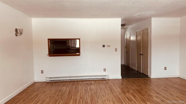 Building Photo - 881 Albany Post Rd