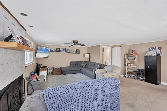 Building Photo - 3010 Golden Rain Dr