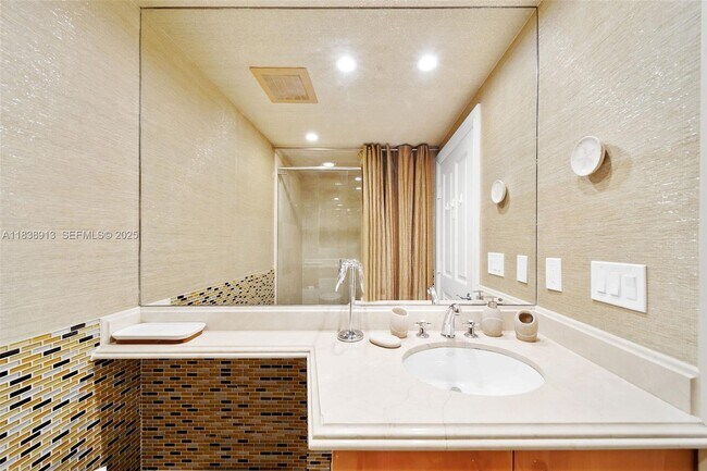 Building Photo - 17875 Collins Ave