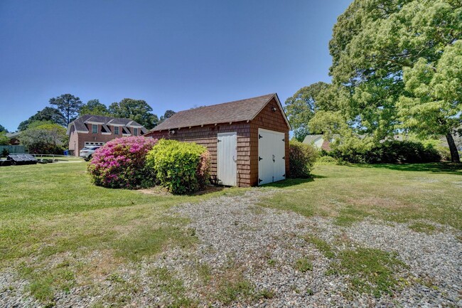 Building Photo - Waterfront Home on 1 Acre Treed Lot, 4/2 +...