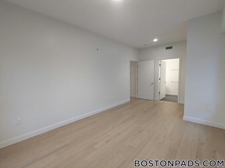 Building Photo - 55 Brighton Ave