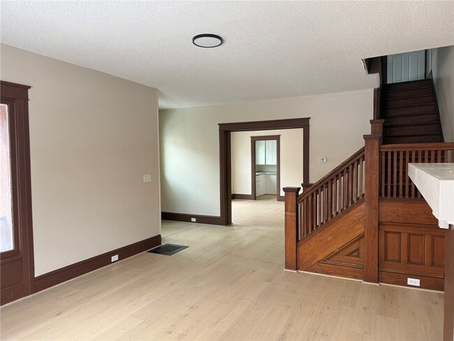 Building Photo - 414 Walnut St