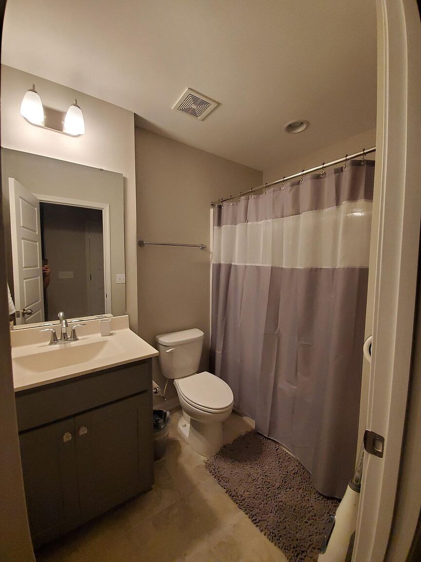 Building Photo - Room in Townhome on Metropolitan Dr