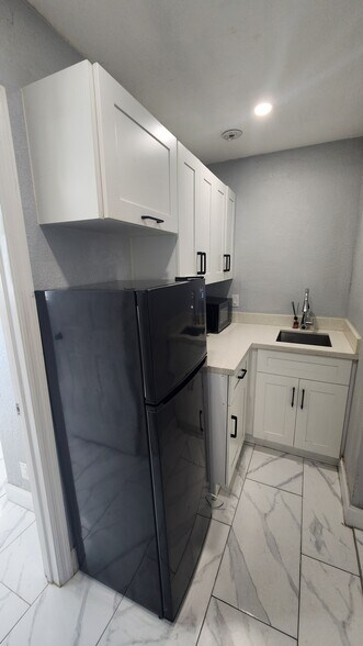 Building Photo - 870 NW 84th Ter