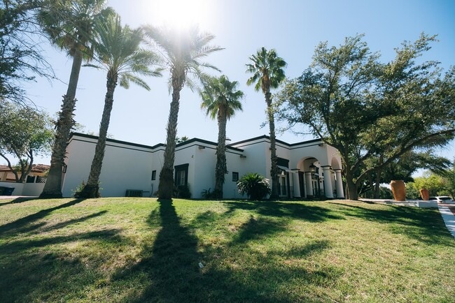 Building Photo - 415 Merlin Rd