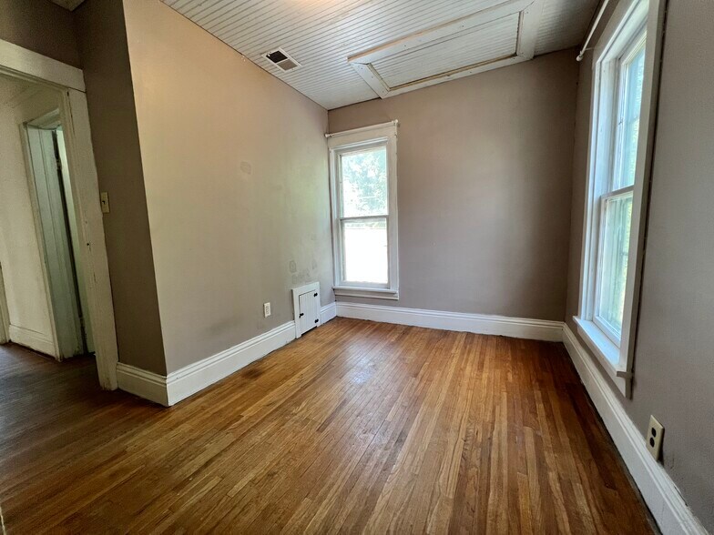 Bedroom #2 - 900 W Parker St