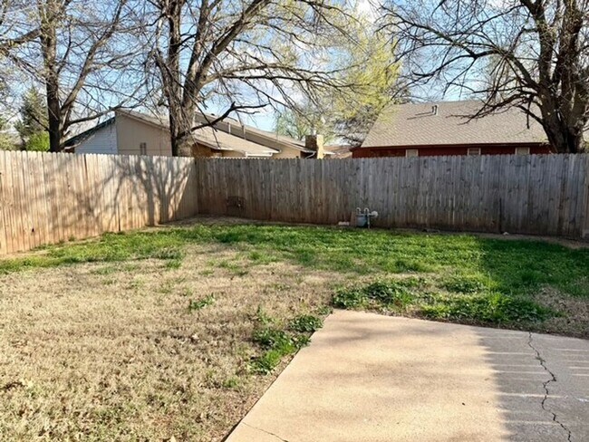 Building Photo - Updated 2 bed, 2 bath, 2 car