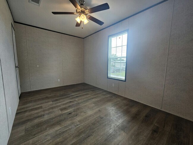 Building Photo - 1014 Myakka Dr