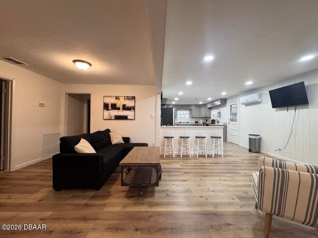 Building Photo - 607 Herbert St