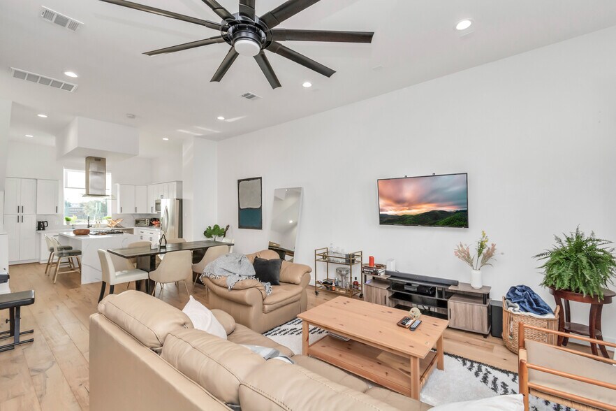 Living/Dining Area - 1815 Elite Dr