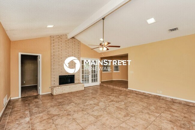 Building Photo - 3 Bedroom Pet-Friendly Home in Fort Worth, TX with Main Street Renewal