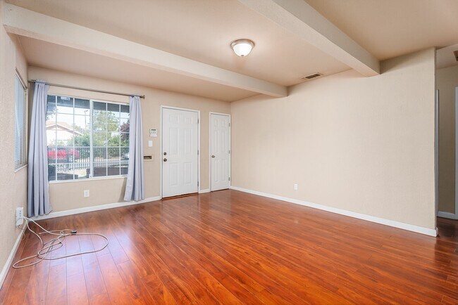 Building Photo - 290 Lindley Dr