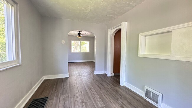 Building Photo - Spacious 3-bed home in Midland, PA!