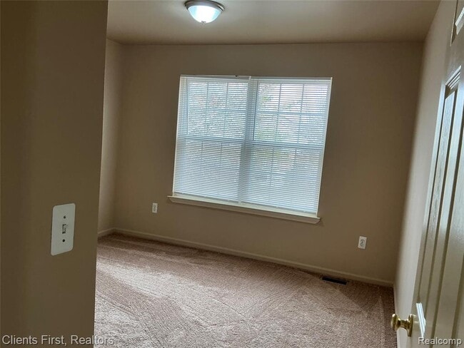 Building Photo - 48161 Nottinghill Ln