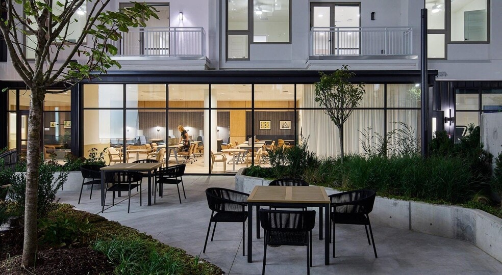 Building Photo - 700 Hamilton Ave