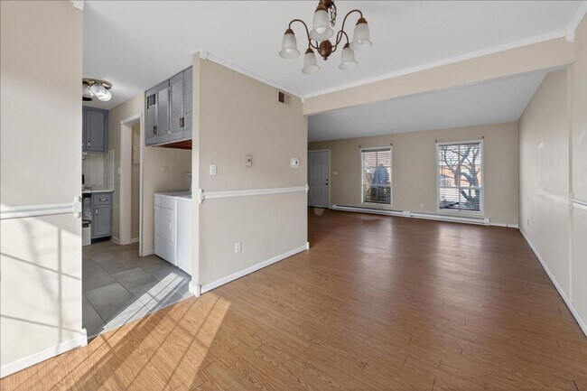 Building Photo - 717-717 Southfield Ct