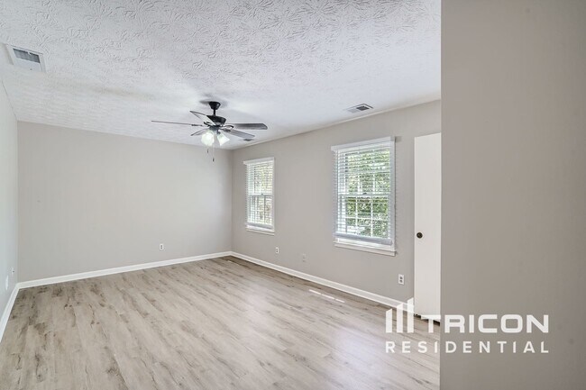 Building Photo - 3321 Manchester Dr SW
