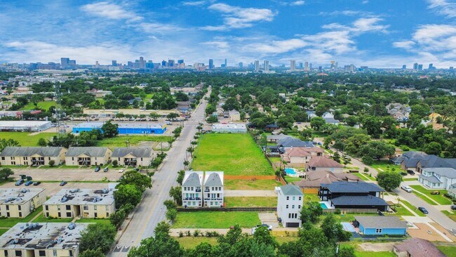 Building Photo - 3913 Griggs Rd