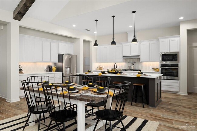 Building Photo - 33 E Silos Ave