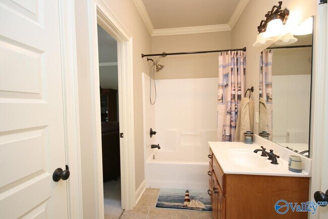 Building Photo - 27 Carriage Hill