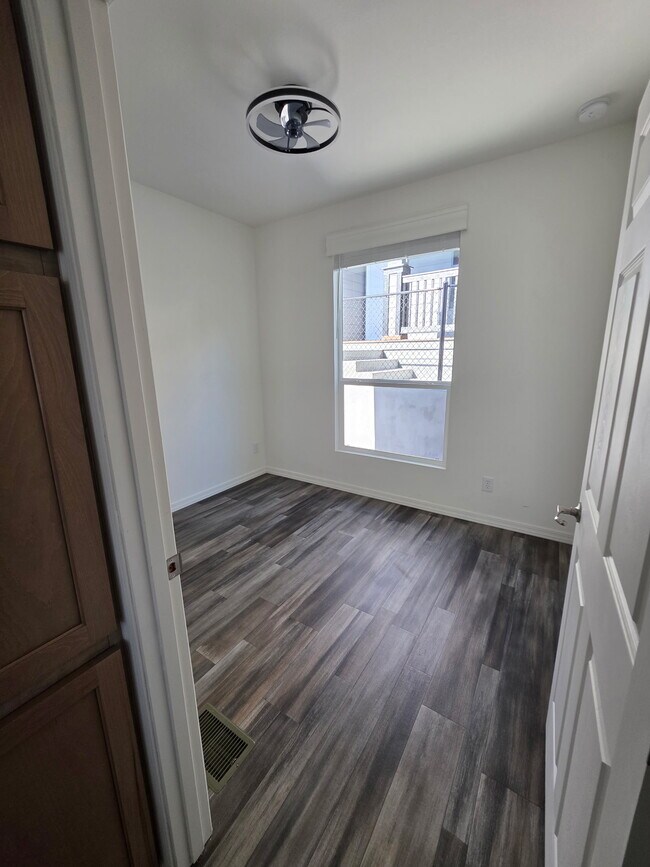 Building Photo - 2805 Alta Dr