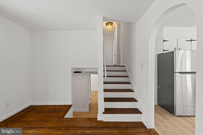 Building Photo - 395 Montgomery Dr