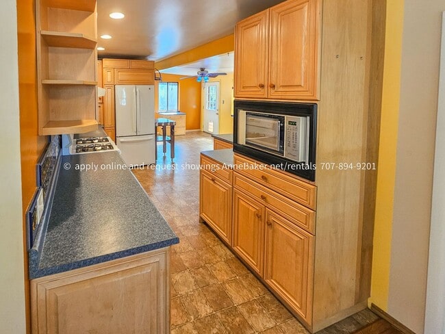 Building Photo - Exquisite Home among the Oak Trees