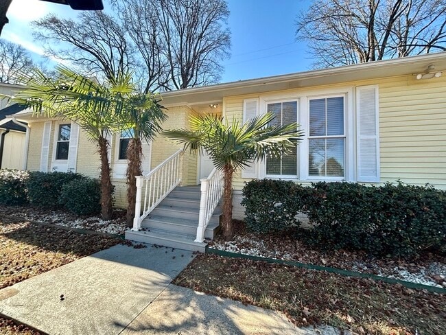 Building Photo - 900 Stanfield Dr