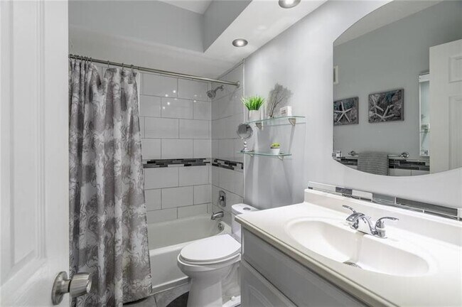 Building Photo - 470 Paradise Isle Blvd