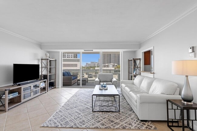 Building Photo - 2841 N Ocean Blvd