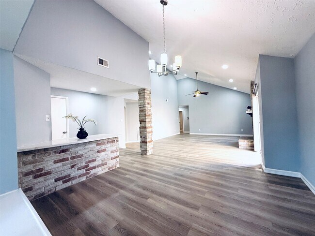 Building Photo - 8322 Sandy Glen Ln