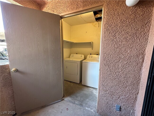Building Photo - 3151 N Soaring Gulls Dr