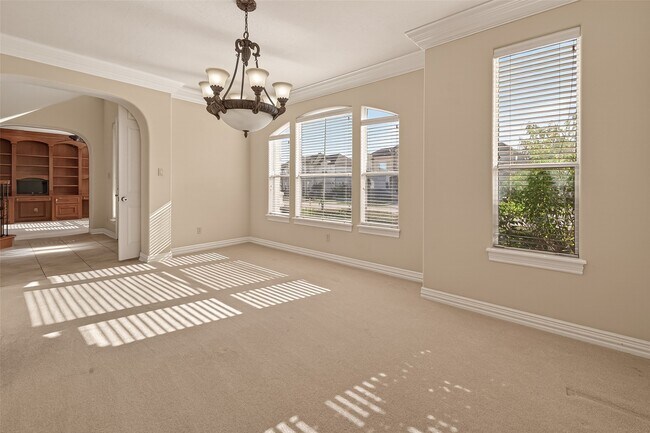 Building Photo - 2210 Bywater Dr