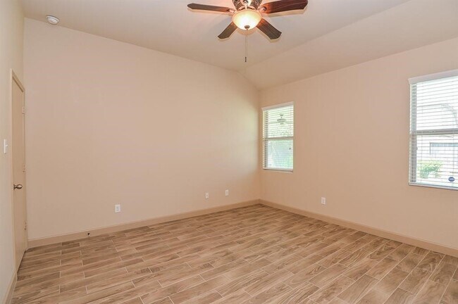 Building Photo - 5502 Floral Valley Ln