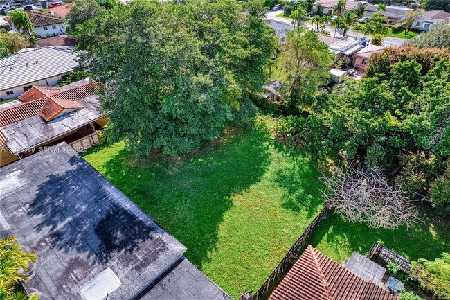 Building Photo - 6550 SW 27th St