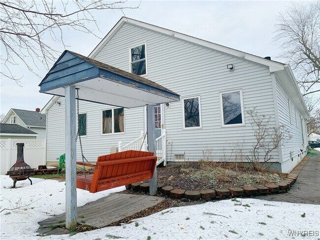 Building Photo - 318 Ivyhurst Rd N