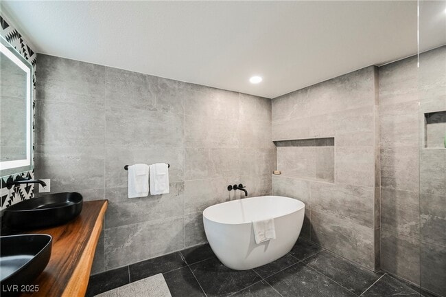 Building Photo - 1640 Crystal Shadows Cir