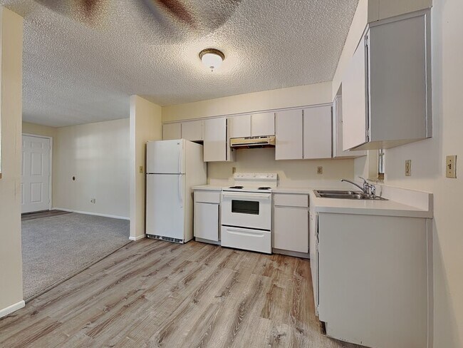 Building Photo - 15696 Bolesta Rd